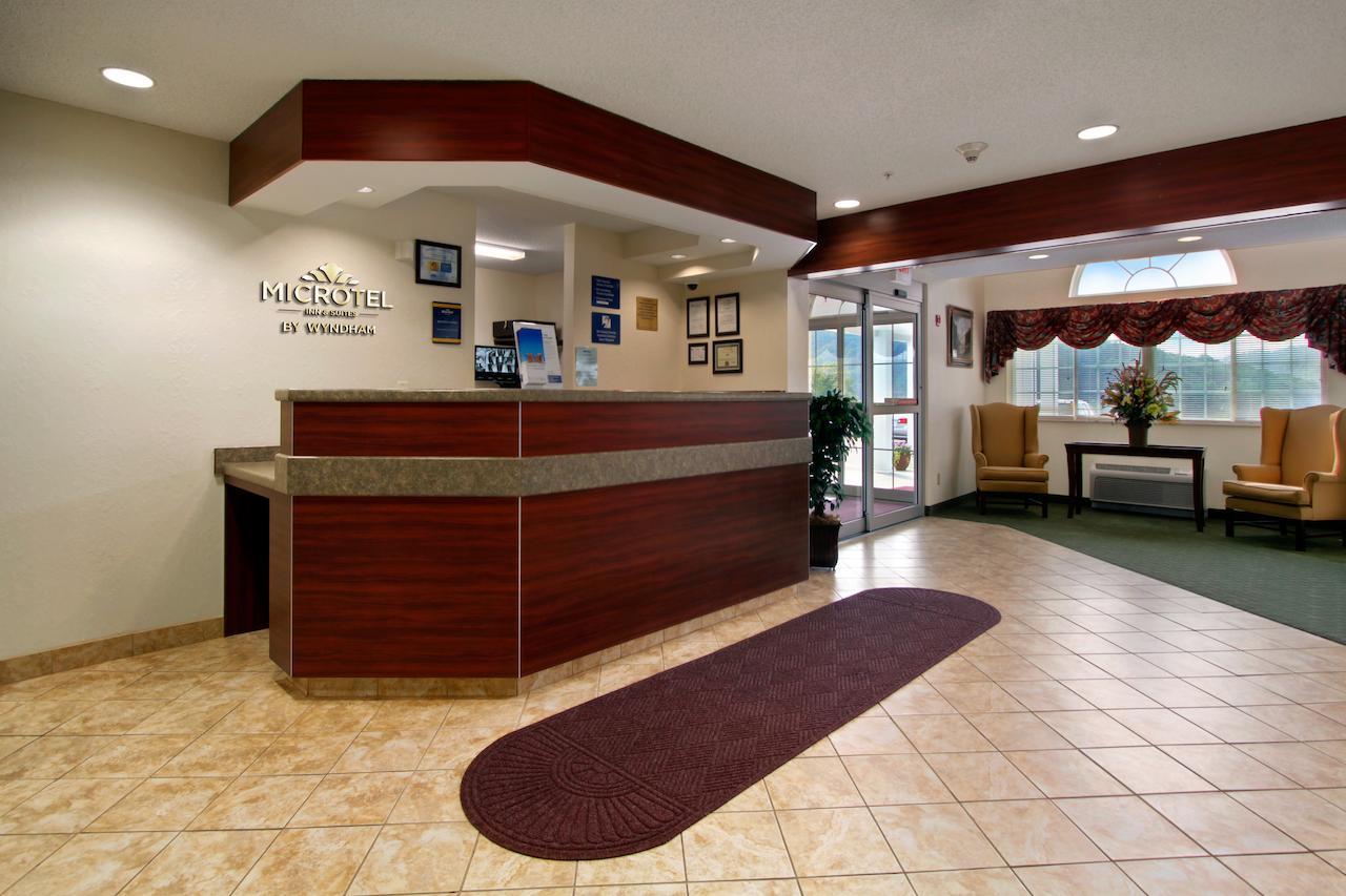 Microtel Inn And Suites Gassaway Dalaman gambar